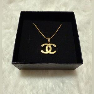 Elegant Pendant Necklace Gold-tone CC Style